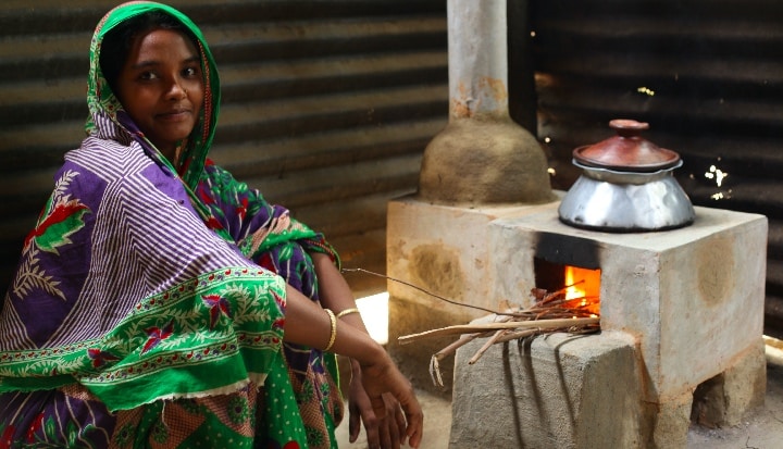 Bondhu Chula Stove in use, Bangladesh