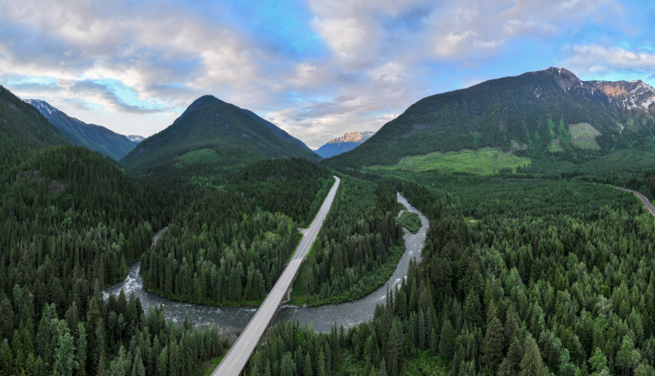 Highway crossing a large river 5 Bridges