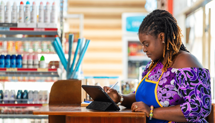 AI women entrepreneurs - African businesswoman uses smart tablet